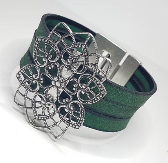 LEONIE GREEN vs LEONIE LEOPARD